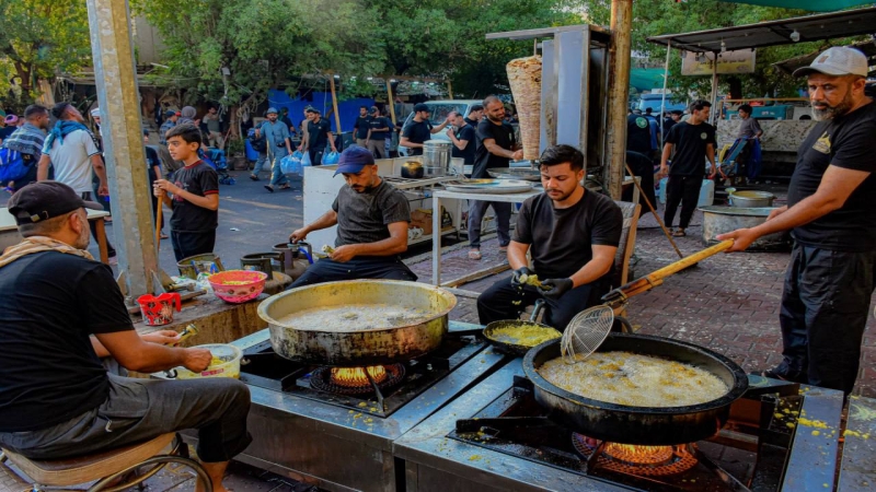 يستمر موكب الأمانة الخاصة لمرقد العلوية الطاهرة الشريفة بنت الإمام الحسن المجتبى (عليهما السلام ) في كربلاء المقدسة بتقديم افضل الخدمات الى زوار ابي ع
