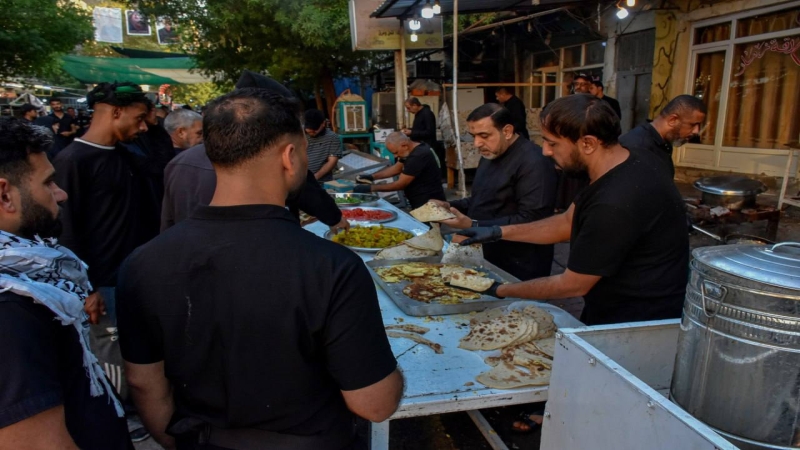 يستمر موكب الأمانة الخاصة لمرقد العلوية الطاهرة الشريفة بنت الإمام الحسن المجتبى (عليهما السلام ) في كربلاء المقدسة بتقديم افضل الخدمات الى زوار ابي ع