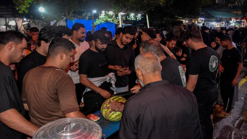 يستمر موكب الأمانة الخاصة لمرقد العلوية الطاهرة الشريفة بنت الإمام الحسن المجتبى (عليهما السلام ) في كربلاء المقدسة بتقديم افضل الخدمات الى زوار ابي ع