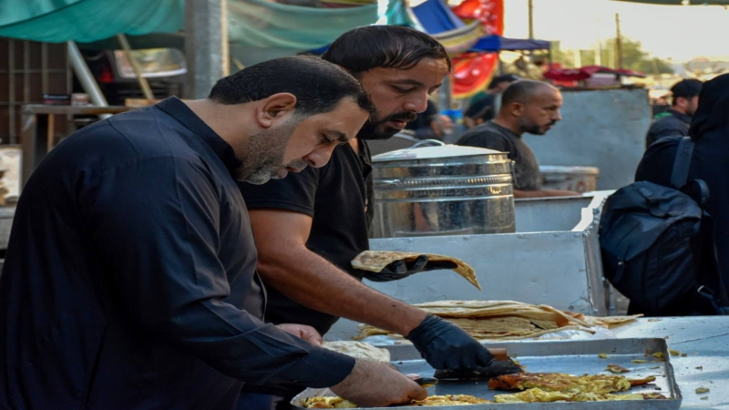 يستمر موكب الأمانة الخاصة لمرقد العلوية الطاهرة الشريفة بنت الإمام الحسن المجتبى (عليهما السلام ) في كربلاء المقدسة بتقديم افضل الخدمات الى زوار ابي ع