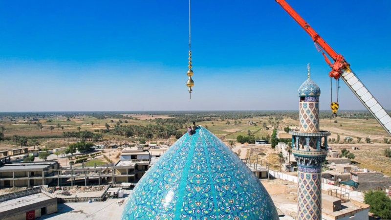 تنصيب ( لفظ الجلالة ) للقبة المباركة لمولاتنا الشريفة بنت الامام الحسن المجتبى (ع)