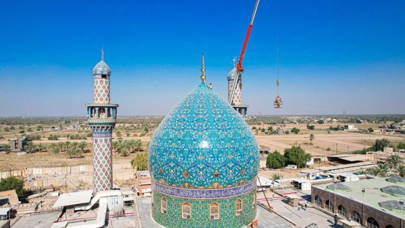 تنصيب ( لفظ الجلالة ) للقبة المباركة لمولاتنا الشريفة بنت الامام الحسن المجتبى (ع)