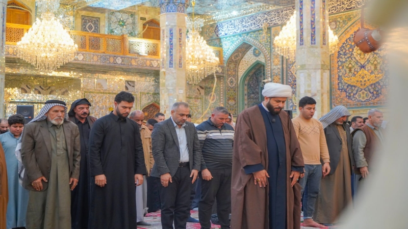 صلاة الجماعة العبادية في حرم السيدة الشريفة بنت الامام الحسن المجتبى(عليهما السلام)
