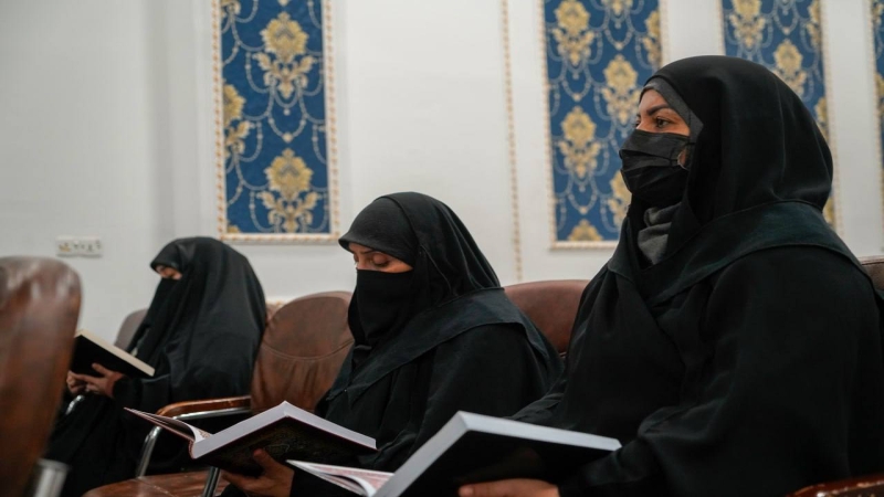 استمرار الدورات القرآنية و الفقهية للمنتسبين الكرام في المرقد المبارك
