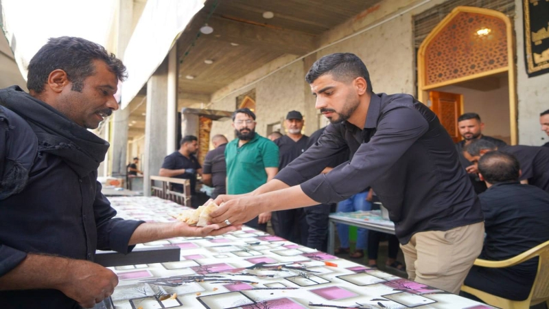 موكب الامانة الخاصة لمرقد الشريفة بنت الامام الحسن المجتبى (ع) يواصل تقديم خدماته للزائرين