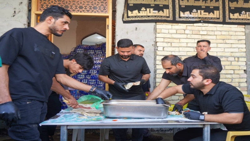 موكب الامانة الخاصة لمرقد الشريفة بنت الامام الحسن المجتبى (ع) يواصل تقديم خدماته للزائرين