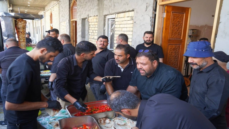 موكب الامانة الخاصة لمرقد الشريفة بنت الامام الحسن المجتبى (ع) يواصل تقديم خدماته للزائرين