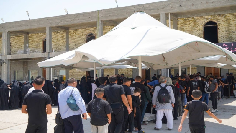 موكب الامانة الخاصة لمرقد الشريفة بنت الامام الحسن المجتبى (ع) يواصل تقديم خدماته للزائرين