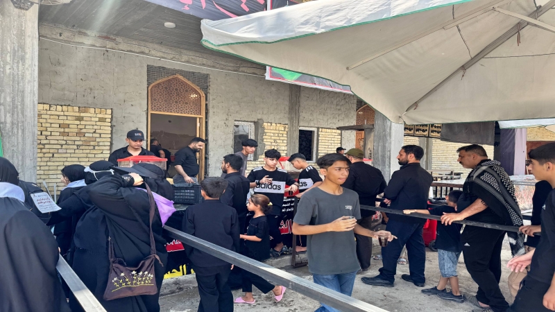 موكب الامانة الخاصة لمرقد الشريفة بنت الامام الحسن المجتبى (ع) يواصل تقديم خدماته للزائرين