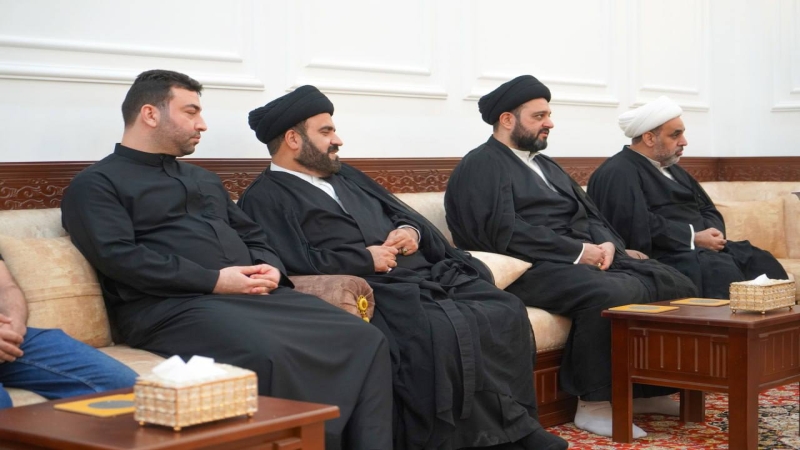 وفد من الحوزة العلمية في النجف الاشرف يتشرف بزيارة مرقد شهيدة الركب الحسيني