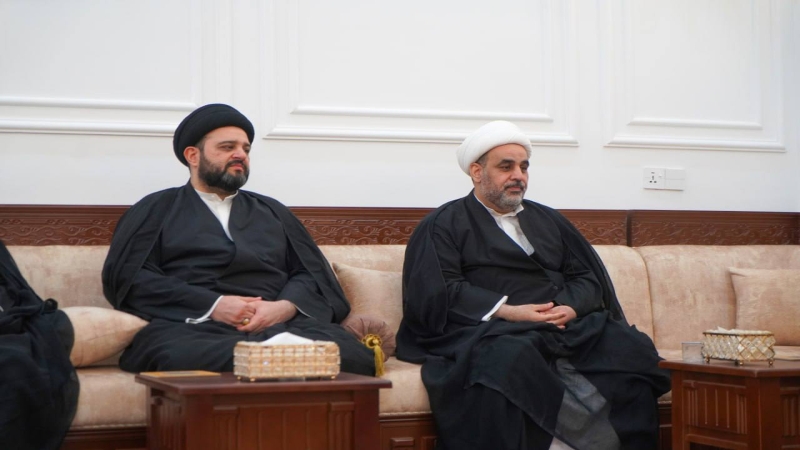 وفد من الحوزة العلمية في النجف الاشرف يتشرف بزيارة مرقد شهيدة الركب الحسيني