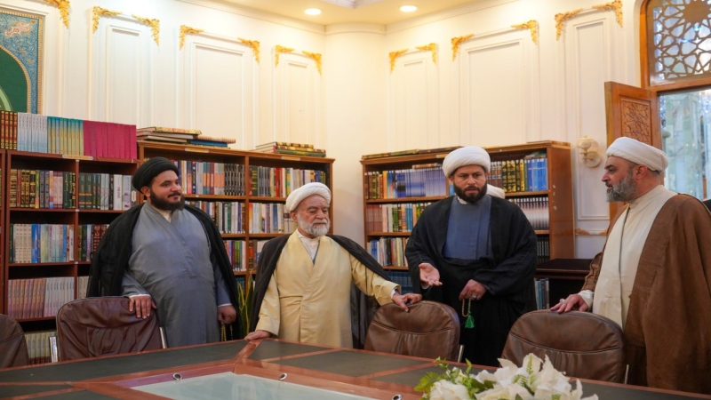 وفد من الحوزة العلمية في النجف الأشرف يتشرّف بزيارة مرقد العلوية الشريفة بنت الإمام الحسن المجتبى (ع)