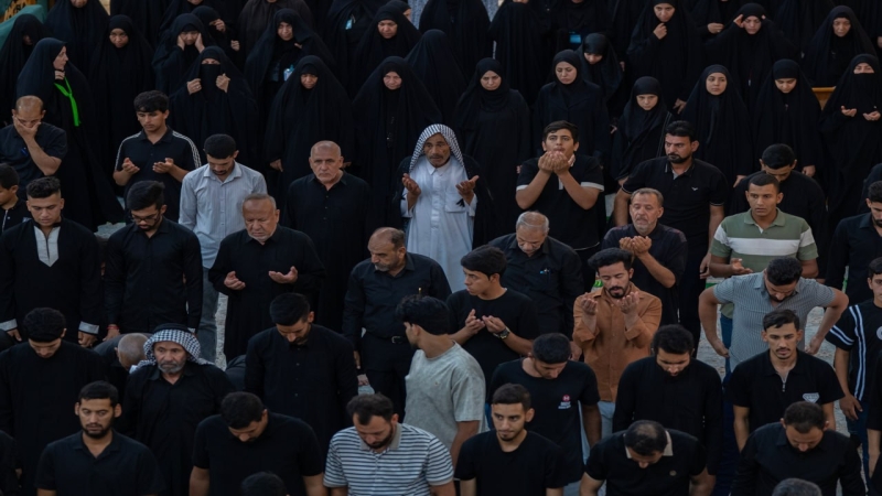 أقيمت صلاة الجماعة في مرقد العلوية الشريفة بنت الإمام الحسن المجتبى (عليهما السلام) بإمامة الشيخ محمد لطيف، وسط أجواء إيمانية وروحانية مفعمة بالخشوع و