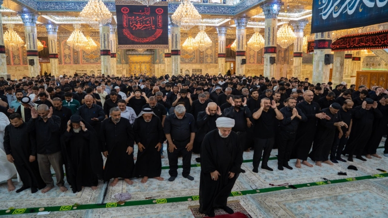 أقيمت صلاة الجماعة في مرقد العلوية الشريفة بنت الإمام الحسن المجتبى (عليهما السلام) بإمامة الشيخ محمد لطيف، وسط أجواء إيمانية وروحانية مفعمة بالخشوع و