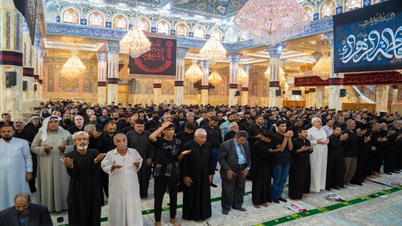 أقيمت صلاة الجماعة في مرقد العلوية الشريفة بنت الإمام الحسن المجتبى (عليهما السلام) بإمامة الشيخ محمد لطيف، وسط أجواء إيمانية وروحانية مفعمة بالخشوع و