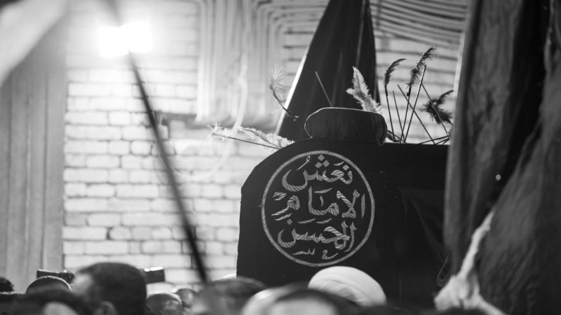 المؤمنون يشاركون بمراسيم التشييع الرمزي لنعش الامام الحسن المجتبى (ع) كريم آل البيت في حرم طبيبة المعلولين