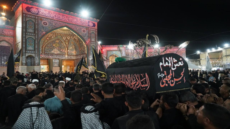 المؤمنون يشاركون بمراسيم التشييع الرمزي لنعش الامام الحسن المجتبى (ع) كريم آل البيت في حرم طبيبة المعلولين
