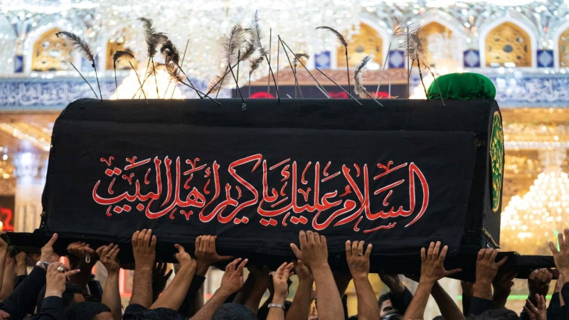 المؤمنون يشاركون بمراسيم التشييع الرمزي لنعش الامام الحسن المجتبى (ع) كريم آل البيت في حرم طبيبة المعلولين